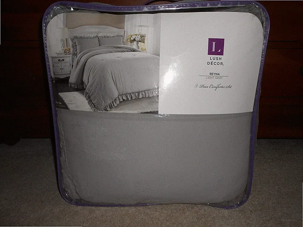 Lush Decor 3 PC Reyna Comforter Set, Full/Queen, Lt Gray, New