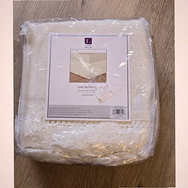 Lush Decor Boho Fringe Bedskirt Queen/King White Textured Skirt New in Package