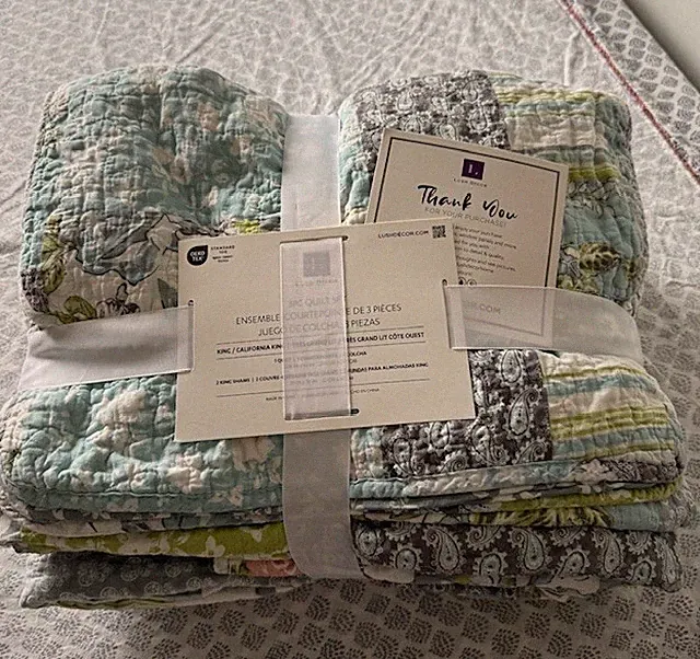 LUSH DECOR PATCHWORK FLORAL COUNTRY FARMHOUSE REVERSIBLE KING QUILT SET