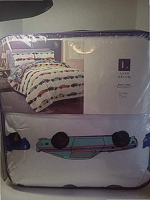 Lush Decor Racing Cars 5 Piece Quilt Set, Twin, White With Cars, Reversible New!